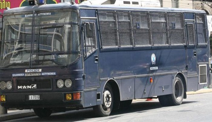 Οδηγός αστυνομικού λεωφορείου προκάλεσε τροχαίο ατύχημα και εξαφανίστηκε – Αναζητείται από την ΕΛ.ΑΣ.