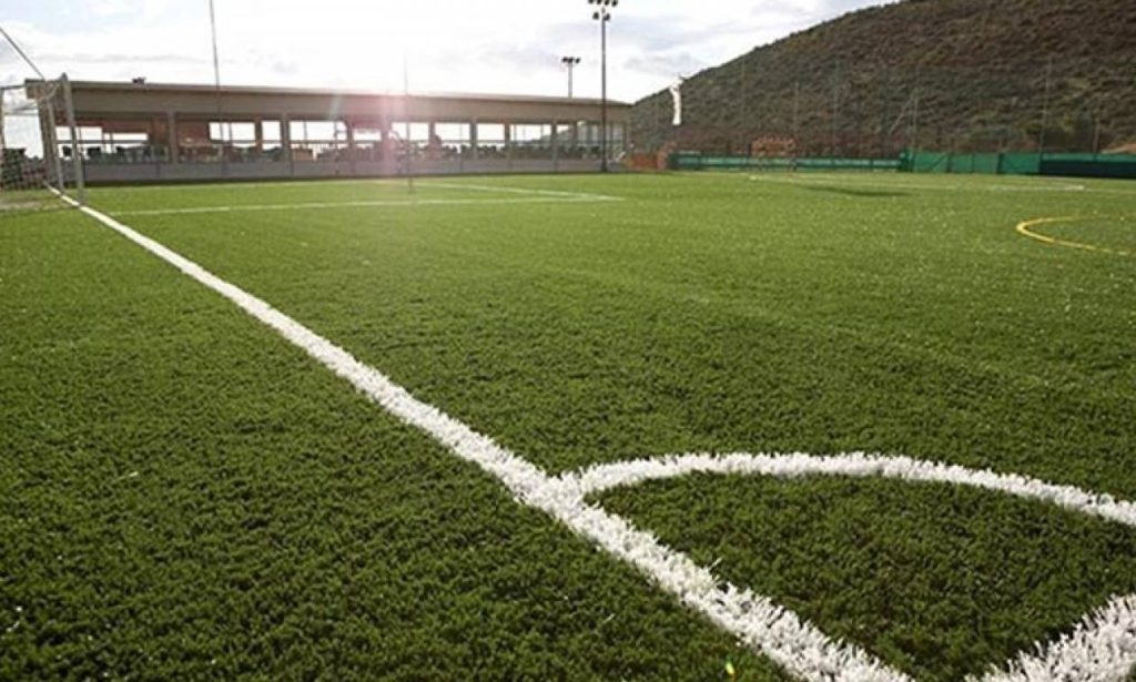 «Χαμός» σε ποδοσφαιρικό αγώνα στην Αργεντινή – «Πλακώθηκαν» στο ξύλο μέσα στο γήπεδο (βίντεο)