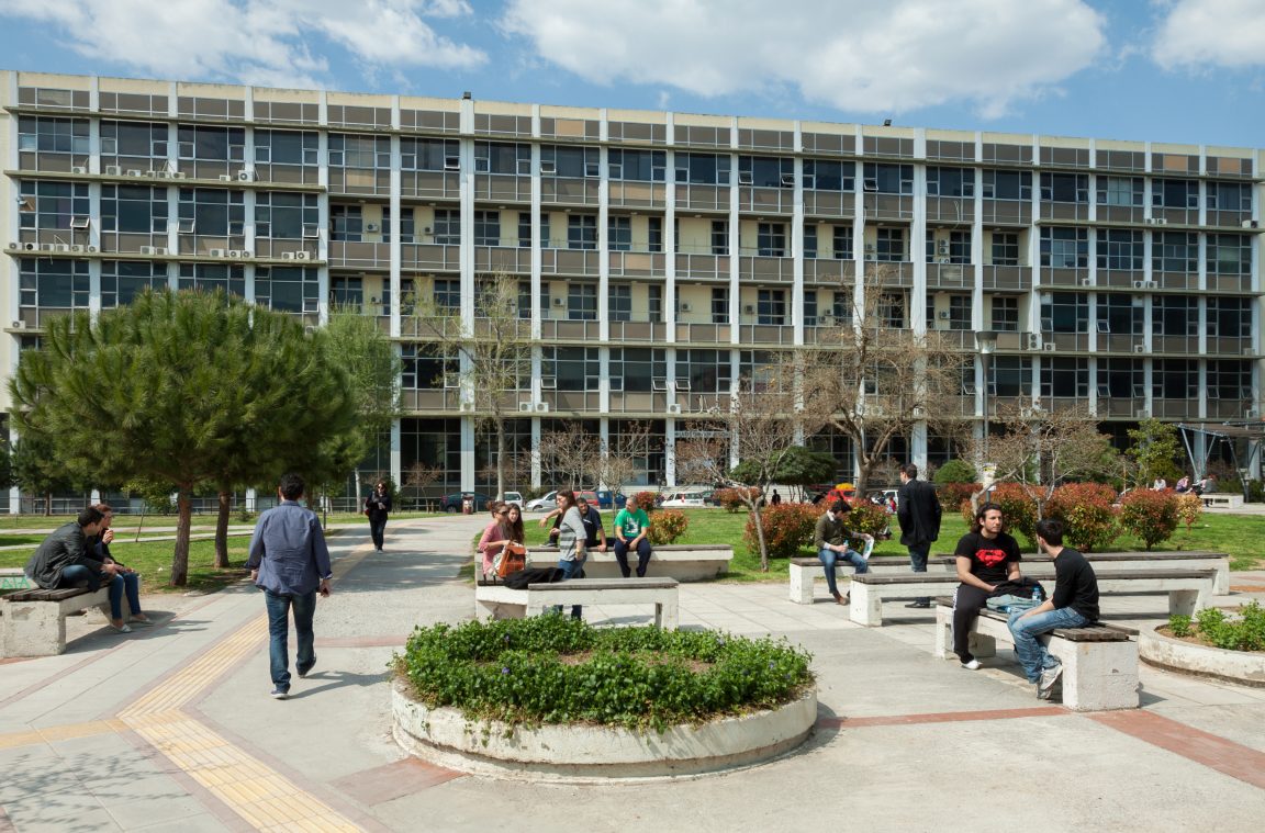 Γέμισε… ψύλλους το Αριστοτέλειο Πανεπιστήμιο Θεσσαλονίκης
