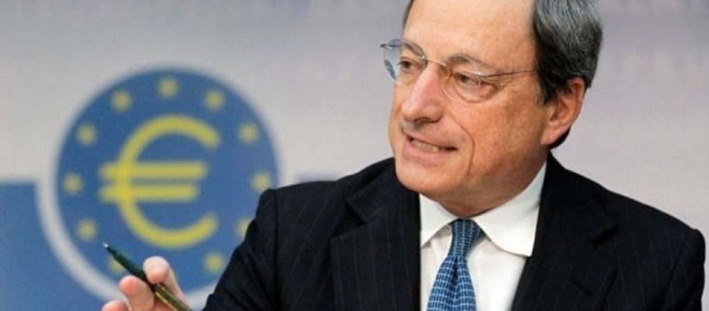 Μάριο Ντράγκι: Άφησε ανοιχτό παράθυρο για την ένταξη της Ελλάδας στo πρόγραμμα ποσοτικής χαλάρωσης