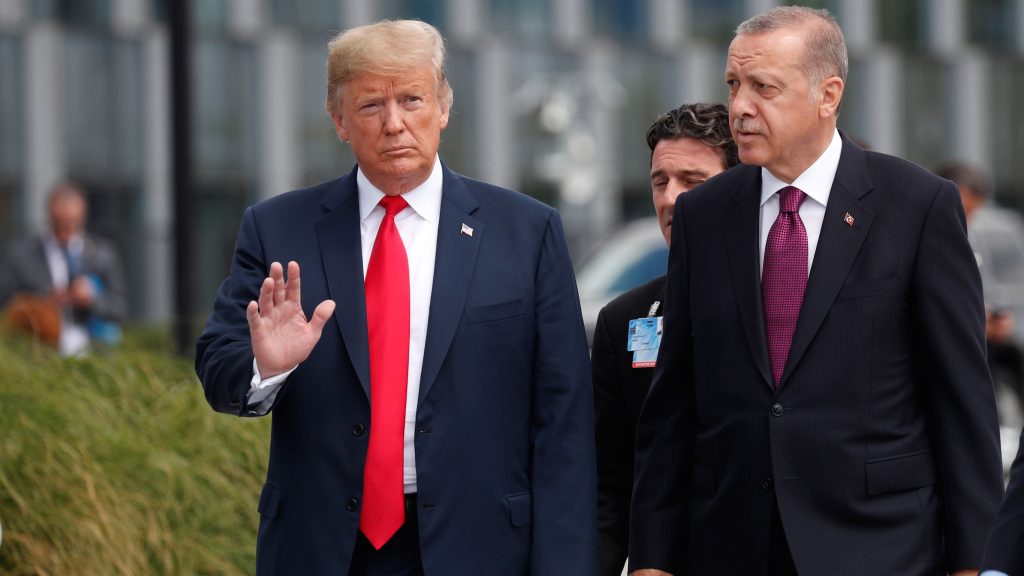 Δεν θα δει επίσημα τον Ερντογάν ο Τραμπ: Κανονίστηκε ανεπίσημη συνάντηση μισής ώρας κατά τη διάρκεια γεύματος