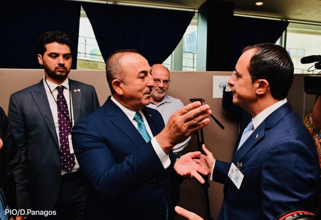 Ν.Χριστοδουλίδης για Μ.Τσαβούσογλου στις κάμερες των ΜΜΕ: «Μην τον πιστεύετε λέει ψέματα» (βίντεο)