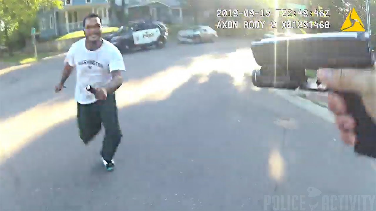 ΗΠΑ: Αστυνομικός σκοτώνει αφηνιασμένο πολίτη που τον κυνηγά  με μαχαίρι! (βίντεο)