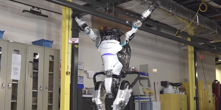 Απίστευτo βίντεο: Ρομπότ κάνει ρυθμική γυμναστική και… παρκούρ! (βίντεο)