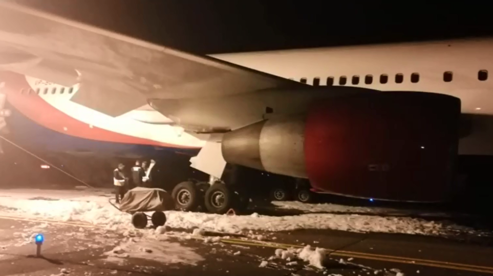 Τρόμος στον αέρα για Boeing 767 στη Σιβηρία: Προχώρησε σε αναγκαστική προσγείωση – 23 τραυματίες (φώτο-βίντεο)
