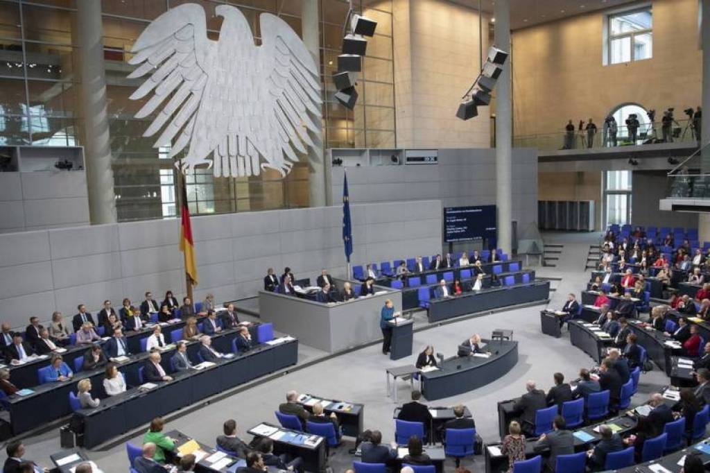 Bundestag: Συγκατάθεση για έναρξη ενταξιακών διαπραγματεύσεων με Σκόπια – Αλβανία