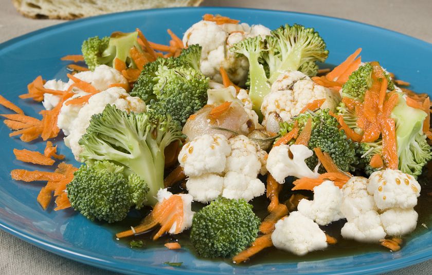 Οι τροφές που πρέπει να έχεις στο ψυγείο σου αυτήν την εποχή