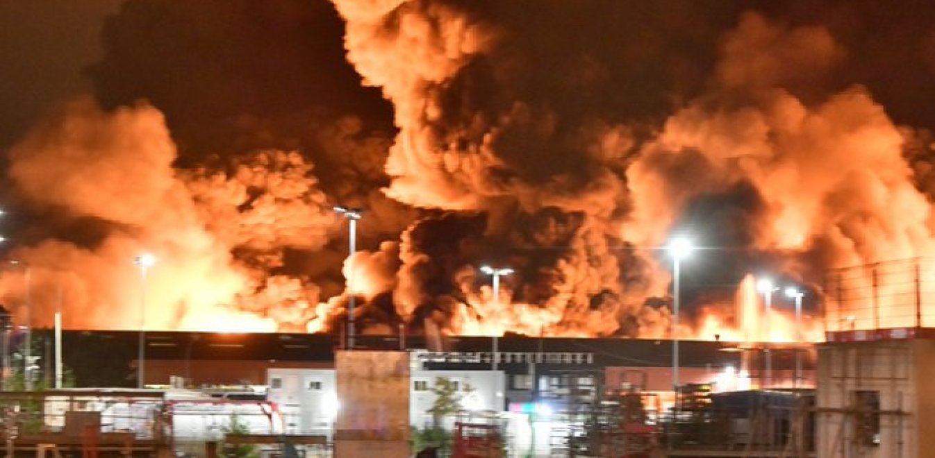 Μεγάλη πυρκαγιά σε εργοστάσιο χημικών στη Γαλλία (φώτο-βίντεο)