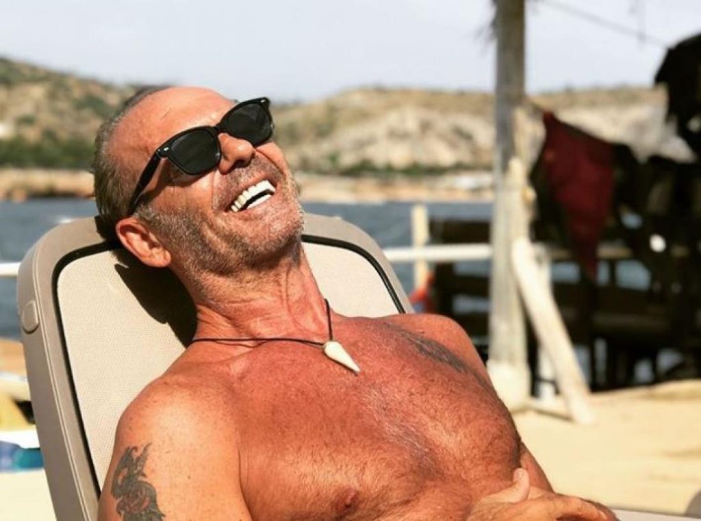 Π.Κωστόπουλος: Πως κατάφερε και μπλόκαρε τους πλειστηριασμούς των «φιλέτων» στη Μύκονο