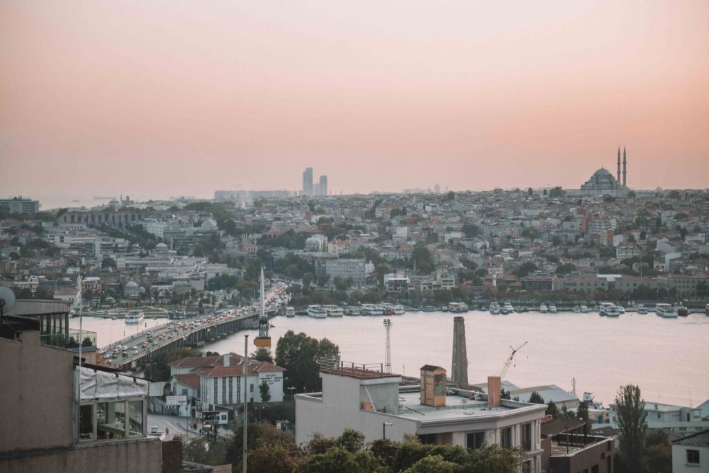 Μεγάλες ζημιές υπέστη η δεύτερη γέφυρα του Βοσπόρου από τον σεισμό των 6 Ρίχτερ – Εξετάζεται η διακοπή της κυκλοφορίας