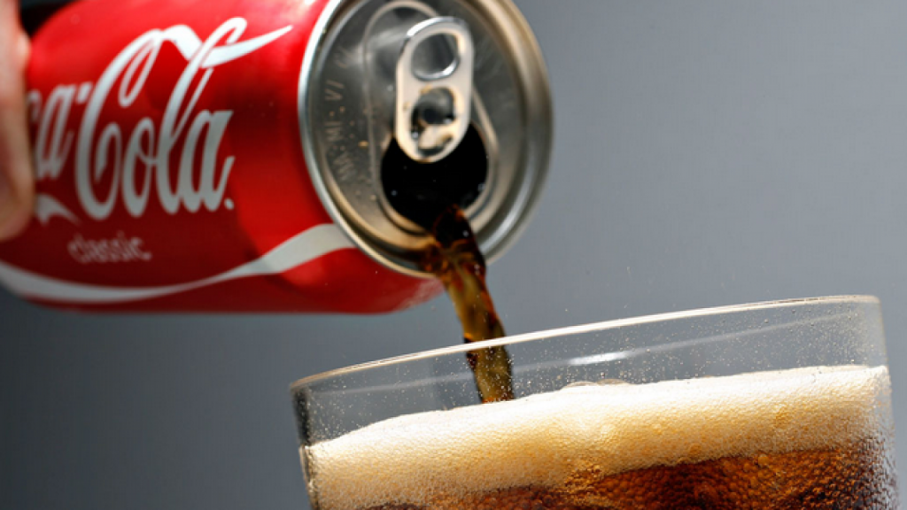 Είκοσι πρακτικές χρήσεις της Coca Cola που θα σας αφήσουν «άφωνους» – Θα τρέξετε να τις δοκιμάσετε