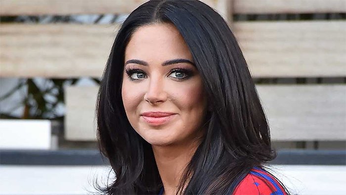 Μύκονος: Το ντεκολτέ της Tulisa Contostavlos που άναψε «φωτιές» (βίντεο)