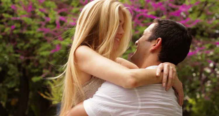 Αυτά τα ζώδια ερωτεύονται πιο εύκολα το φθινόπωρο