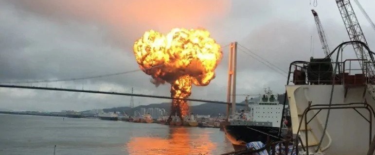 Νότια Κορέα: Όχι, δεν έπεσαν πυρηνικά – Είναι έκρηξη σε δεξαμενόπλοιο!   (upd-φώτο)
