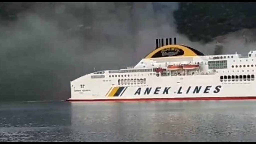 Olympic Champion: Νέες εικόνες που «κόβουν» την ανάσα από το φλεγόμενο πλοίο στην Ηγουμενίτσα (βίντεο)