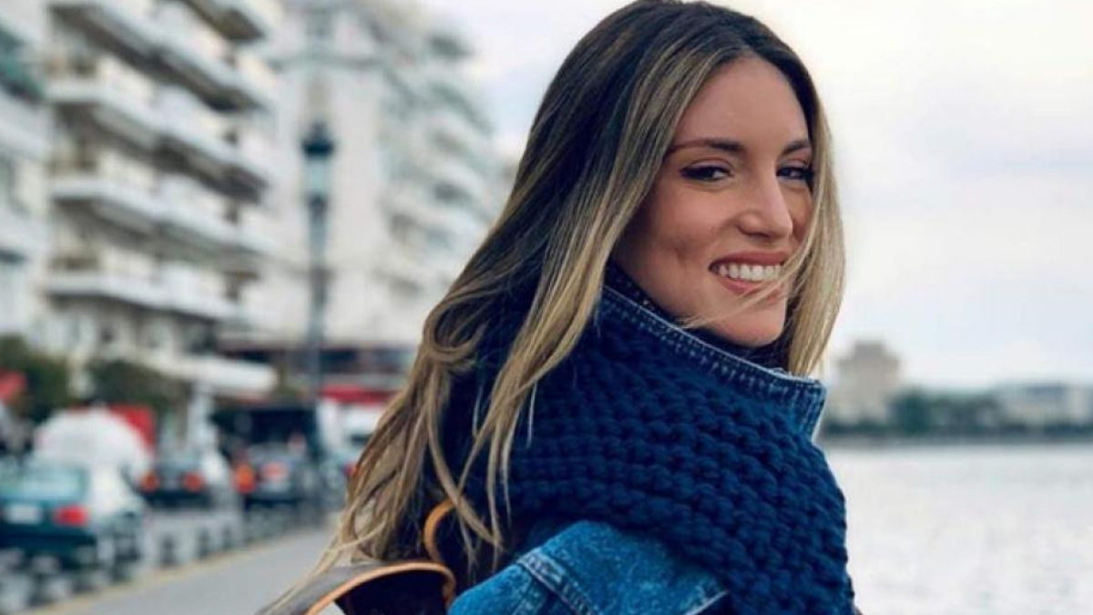 H Αθηνά Οικονομάκου δίνει το πιο καυτό φιλί στον άντρα της και ο ανδρικός πληθυσμός «σκάει» από τη ζήλια του (φωτο)