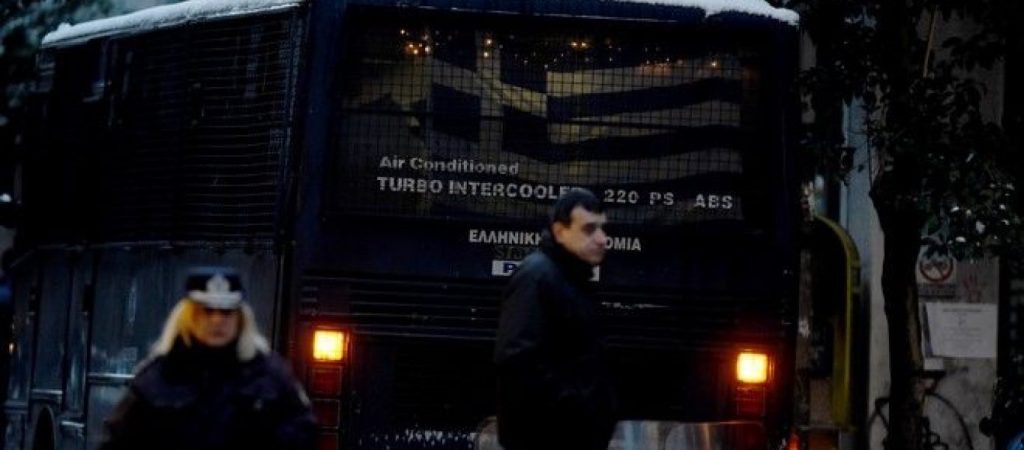 «Περίεργη» ανάρτηση προκαλεί προβληματισμό στην Αντιτρομοκρατική: «Χθες ρίξαμε 5 σφαίρες στα ΜΑΤ»