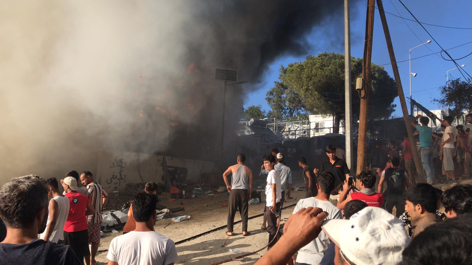 Δήμαρχος Μυτιλήνης: «Είναι τεταμένη η ατμόσφαιρα, οι αλλοδαποί επιτέθηκαν στους αστυνομικούς – Κινδυνεύουμε όλοι»