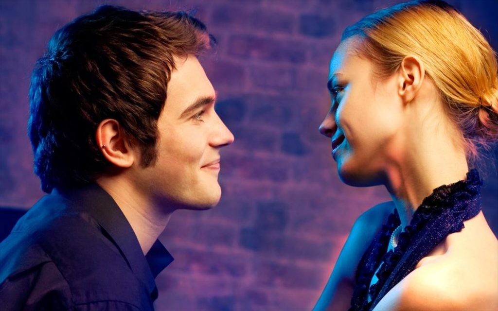 Αυτό είναι το πρώτο πράγμα που προσέχει μια γυναίκα σε έναν άντρα – Και δεν είναι αυτό που νομίζεις