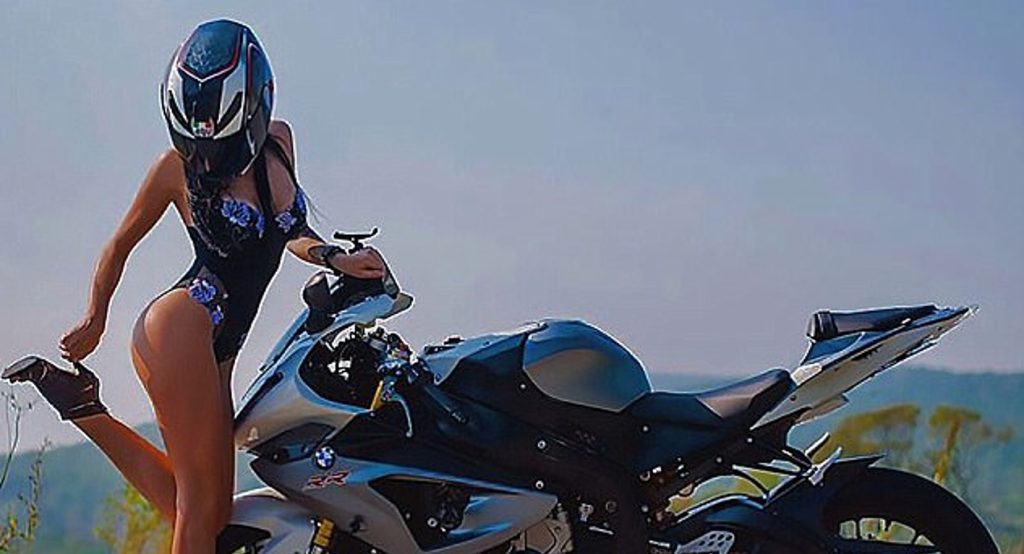 Anya Bondarenko: Η καuτή μηχανόβια που ανεβάζει τη θερμοκρασία στα ύψη και «τρελαίνει» τον ανδρικό πληθυσμό (φωτο)