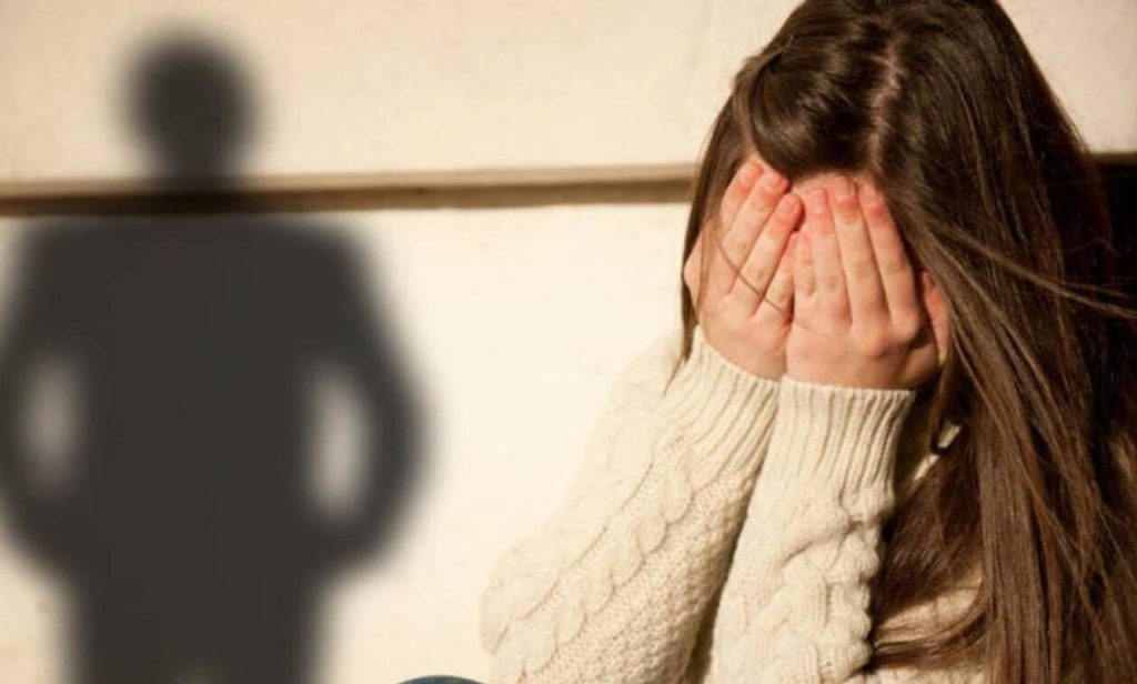 Ινδία: 12χρονη κακοποιήθηκε από 30 άνδρες μέσα σε δύο χρόνια