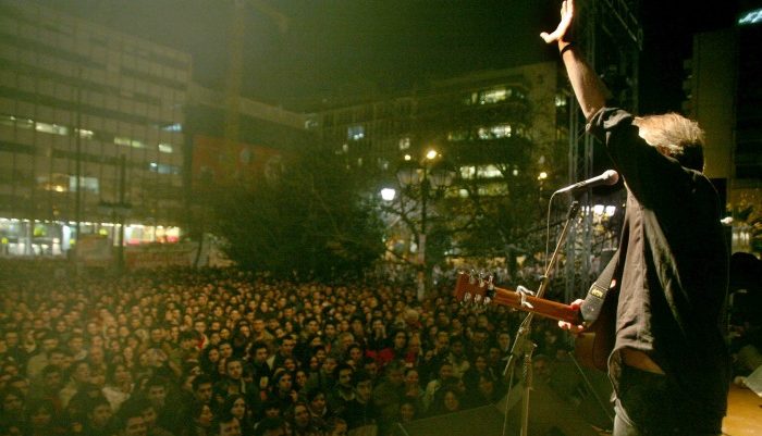 Ο τραγουδοποιός που σπούδασε Μαθηματικά και ακύρωσε συναυλία για να δει την ΑΕΚ