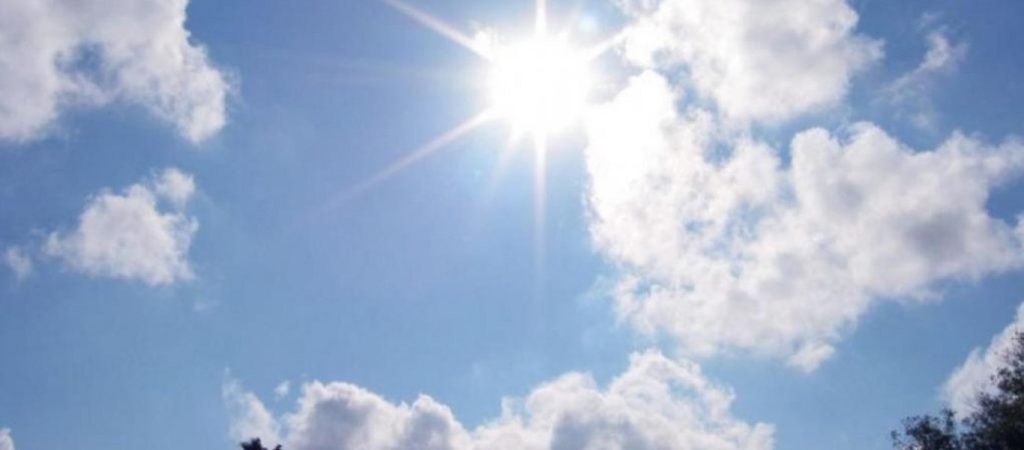 Καιρός: Συνεχίζονται και σήμερα οι ασυνήθιστα υψηλές θερμοκρασίες – Τους 32 βαθμούς θα φτάσει ο υδράργυρος