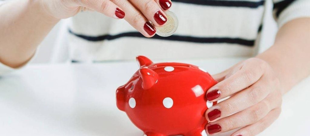 Οκτώ τρόποι να μειώσεις τα έξοδά σου και να αποταμιεύσεις χρήματα το φθινόπωρο σύμφωνα με το Forbes