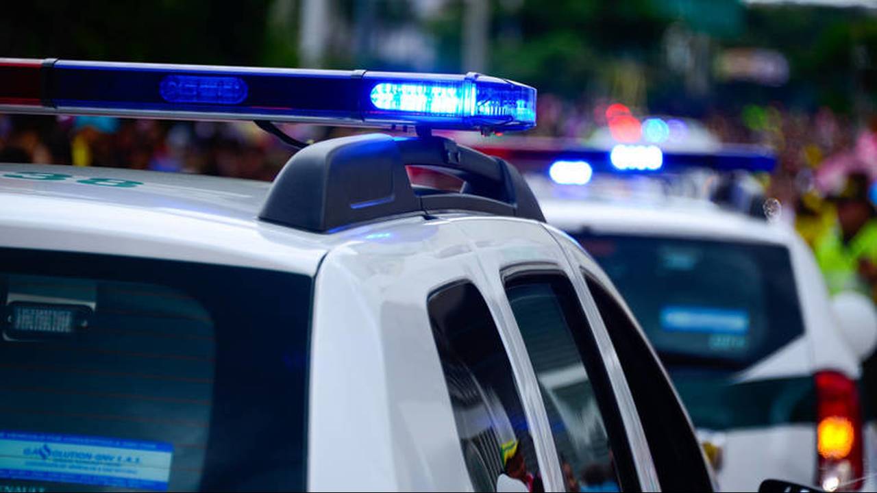Νέα Φιλαδέλφεια: Επίθεση 30 ατόμων σε περιπολικό και σε ομάδα ΔΙΑΣ – Έξι τραυματίες αστυνομικοί (φωτο)