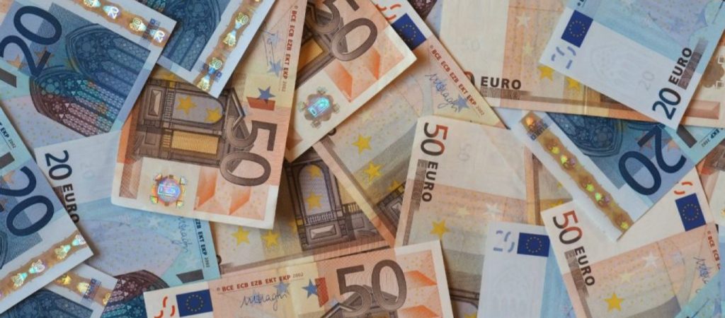 ΕΛΣΤΑΤ: Πόσα χρήματα ξοδεύουν κάθε μήνα οι Έλληνες – Σε ποια προϊόντα δαπανούν τα περισσότερα