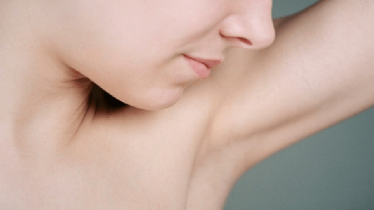 Βρήκατε «γρομπαλάκι» στην μασχάλη; – Δείτε τι μπορεί να σημαίνει και πότε πρέπει να σας αγχώσει