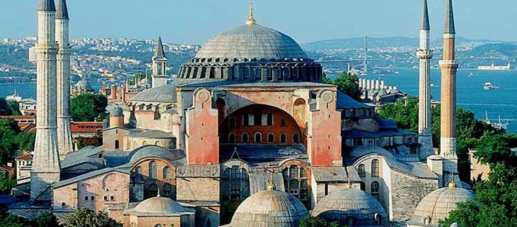 Προφητεία: «Η Α­γιά Σο­φιά θα λει­τουρ­γη­θεί, όταν θα είναι ένας εξαδάκτυλος βασιλιάς»