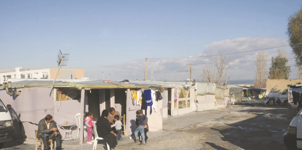 Κρήτη: Ένταση στον καταυλισμό των αλλοδαπών – Έστησαν οδόφραγμα και έβαλαν φωτιά – Συναγερμός στις αρχές (βίντεο-φωτο)