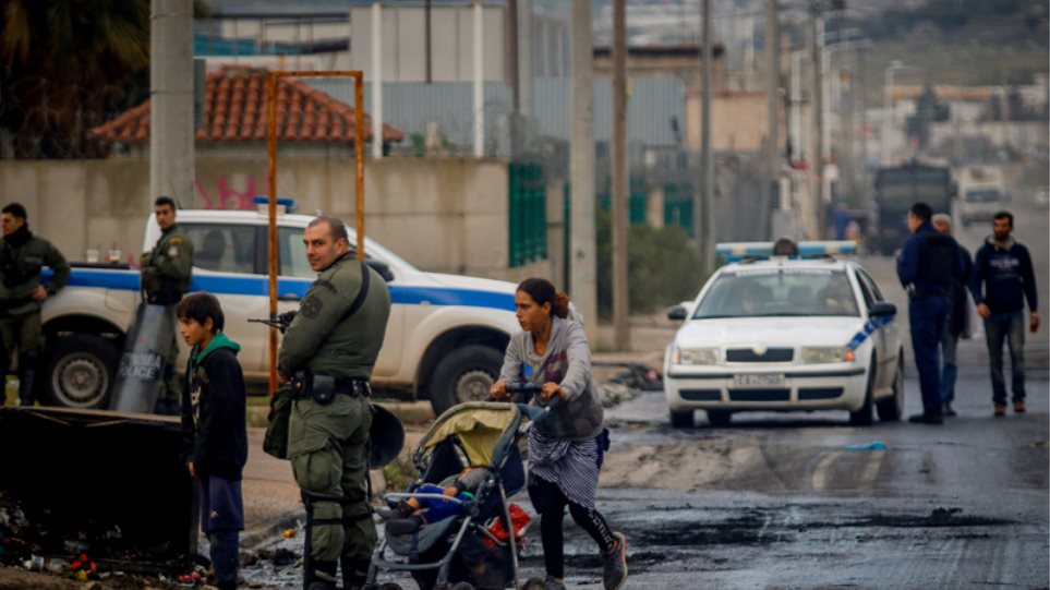 Βόλος: Συνεχίζεται η ανομία των τσιγγάνων – Τραυμάτισαν αστυνομικό – Επεισόδια σε καταυλισμό