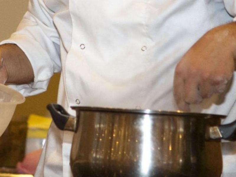 Εργαζόμενος ξυλοκοπήθηκε από τον σεφ σε ξενοδοχείο της Ελούντας (βίντεο)