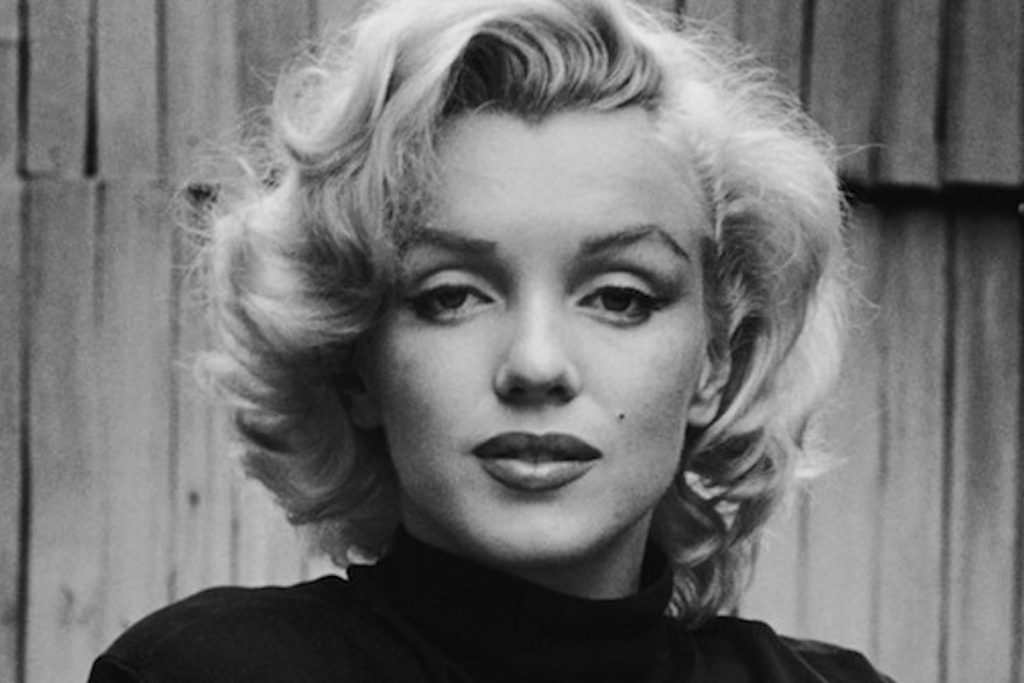 Η θρυλική φωτογράφιση της Marilyn Monroe στο κρεβάτι της – Η ιστορία πίσω από την πιο ερωtική φωτογραφία της (βίντεο)