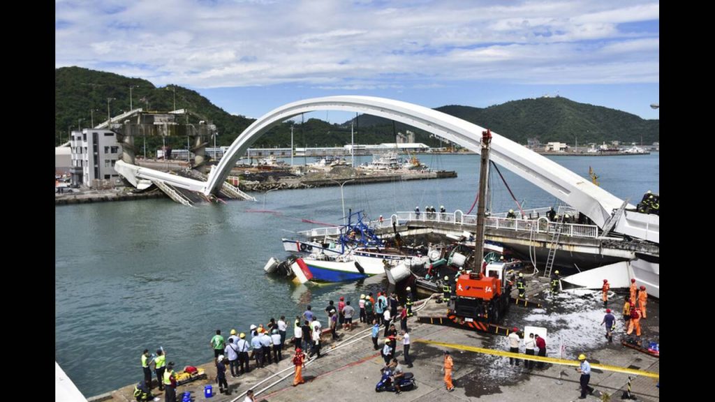 Νεκροί εντοπίστηκαν και οι έξι αγνοούμενοι από την κατάρρευση γέφυρας στην Ταϊβάν (βίντεο)