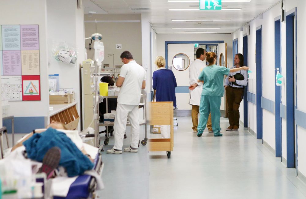 «Μπάχαλο» στα νοσοκομεία: Αλβανοί και Γεωργιανοί δήλωναν «πρόσφυγες» κι έβγαζαν ΑΜΚΑ για δωρεάν νοσηλεία