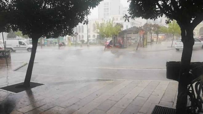 Ισχυρή καταιγίδα πλήττει την Πάτρα – Μποτιλιάρισμα από τροχαίο (φώτο-βίντεο)