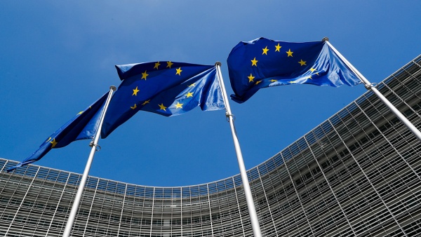 Η ηγεσία της ΕΕ ζητά την έναρξη των ενταξιακών διαπραγματεύσεων για Σκόπια και Αλβανία
