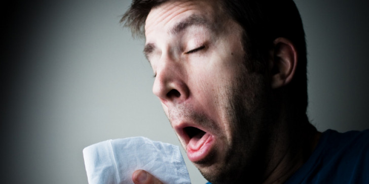 Τι μπορεί να δείχνει το φτέρνισμά σας για εσάς