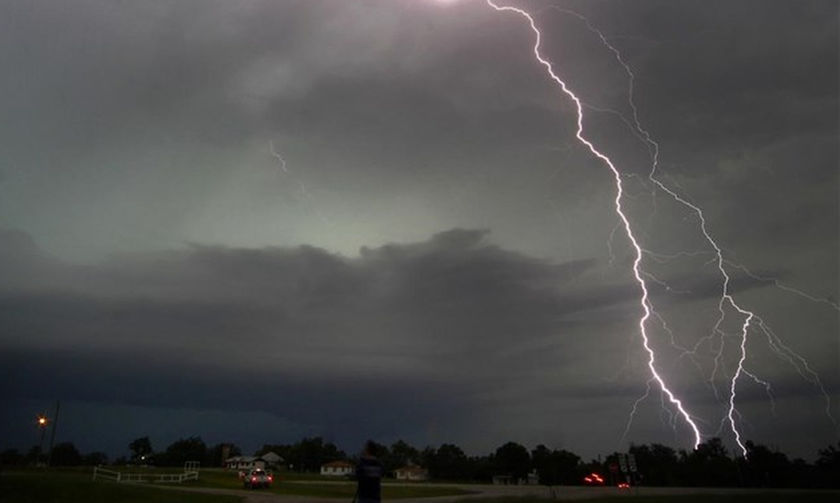 27.000 κεραυνοί έπεσαν την Παρασκευή – H Kρήτη έχει ακόμα καλοκαιρινό καιρό (φωτο)