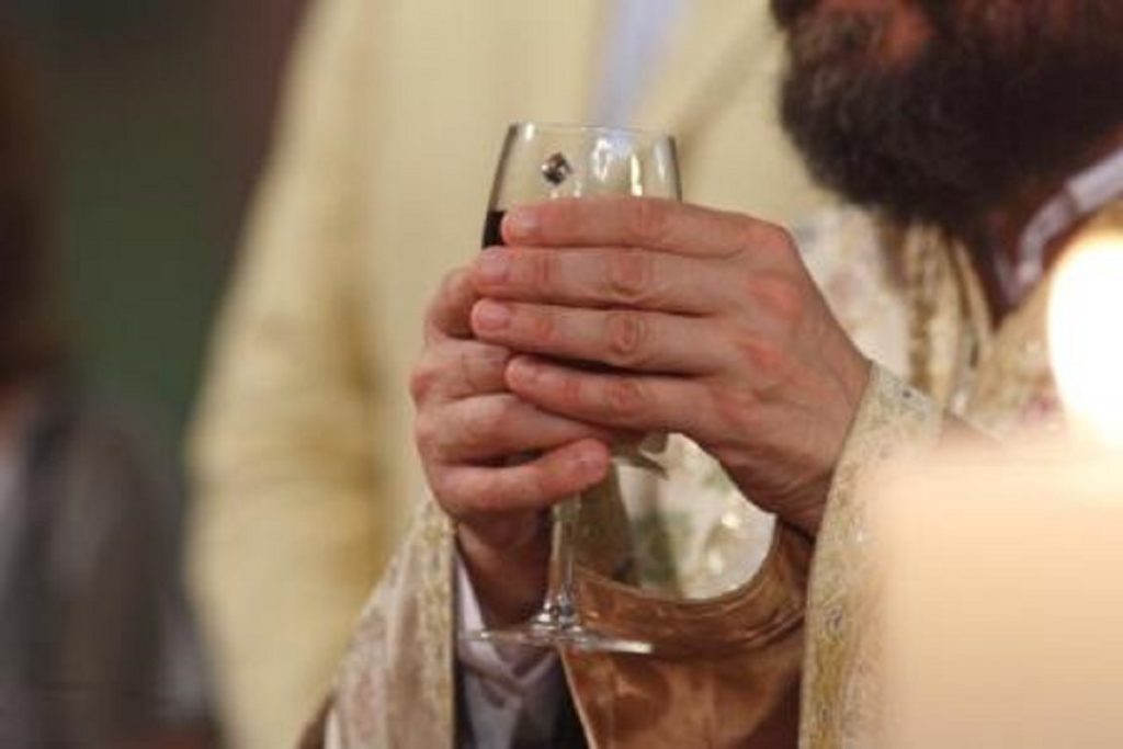 Γιατί στο γάμο το ζευγάρι πίνει κρασί πριν το χορό του Ησαΐα