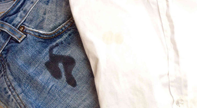 Ο εύκολος τρόπος να βγάλεις τους λεκέδες λαδιού από τα ρούχα