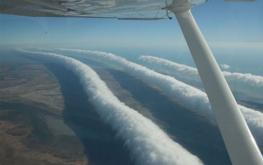 Πότε ξεκίνησε ο κόσμος να φοβάται ότι μας ψεκάζουν;