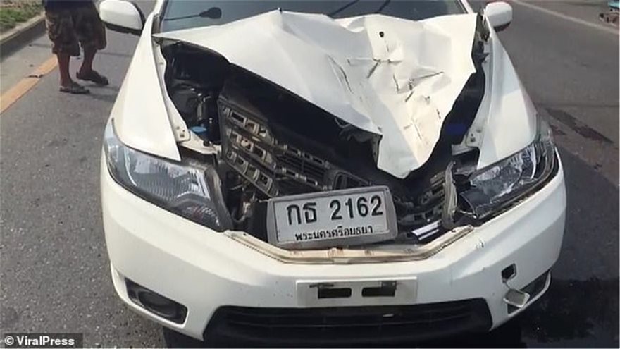 Ταϊλάνδη: Οδηγούσε όταν είδε λάστιχο να διαλύει το παρμπρίζ της εν κινήσει (βίντεο)