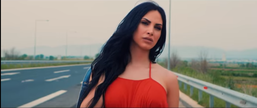 Ποια είναι η μελαχρινή Λένα Ζευγαρά; (φωτο)