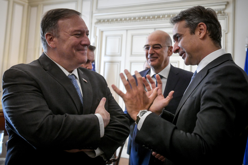 Χαλαρή συζήτηση με… ίδιες γραβάτες για Κ.Μητσοτάκη και Μ.Πομπέο στο Μαξίμου (φωτο)