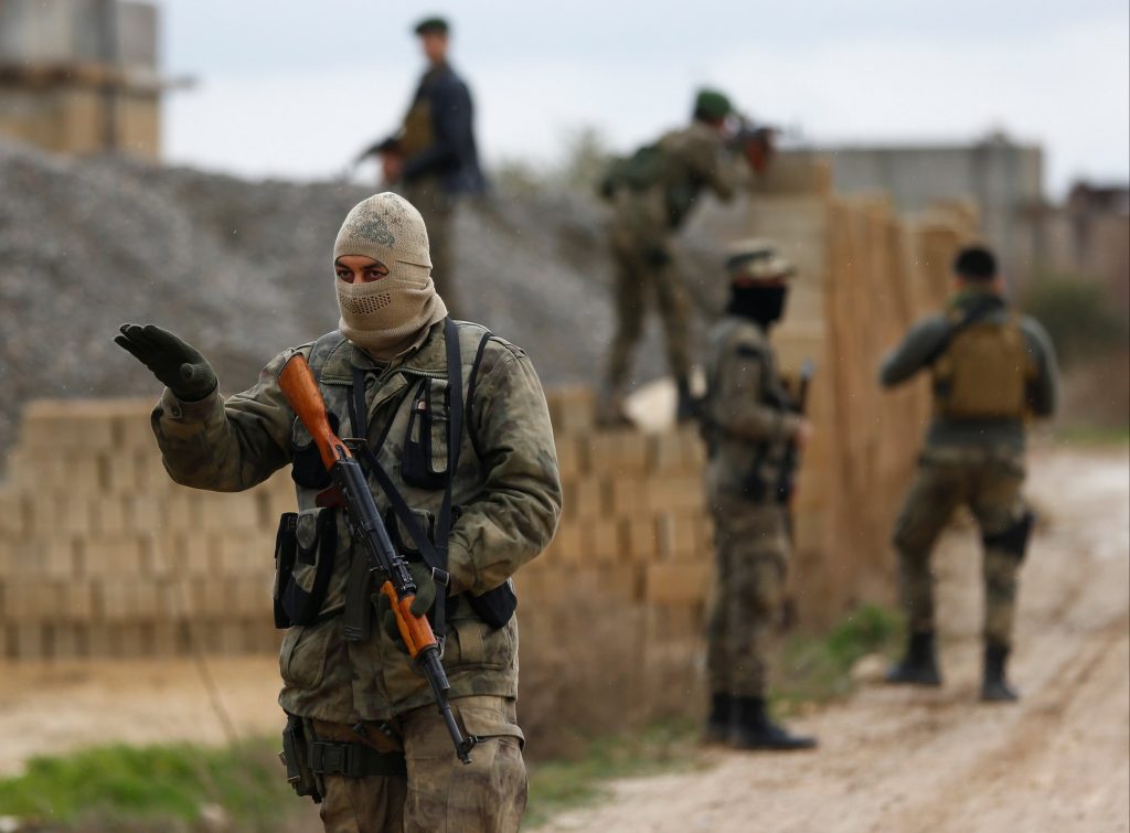 Τουρκικές συγκεντρώσεις  στρατευμάτων στα σύνορα με τη Συρία  (βίντεο)