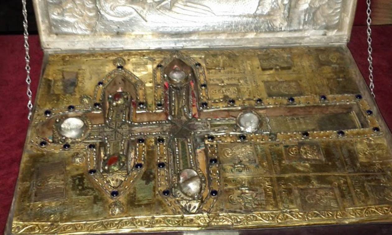 Στον Ιερό Ναό Μεταμορφώσεως του Σωτήρος Βύρωνος το Τίμιο Ξύλο και τα ιερά λείψανα του Αγίου Λουκά